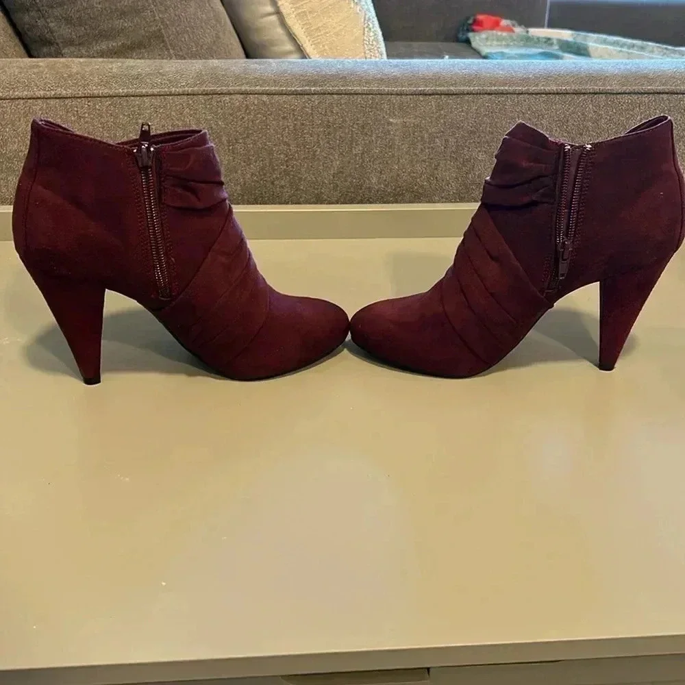 FIONI ANKLE BOOTS UPSCALE SUEDE SMOOTH SEXY BURGUNDY SLEEK SIZE 7.5 HARDLY WORN - Picture 5 of 6